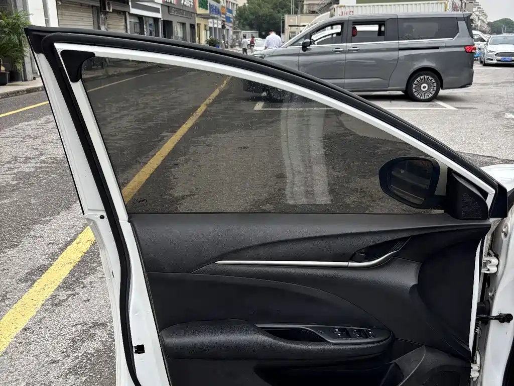 Buick Excelle — миниатюра 7