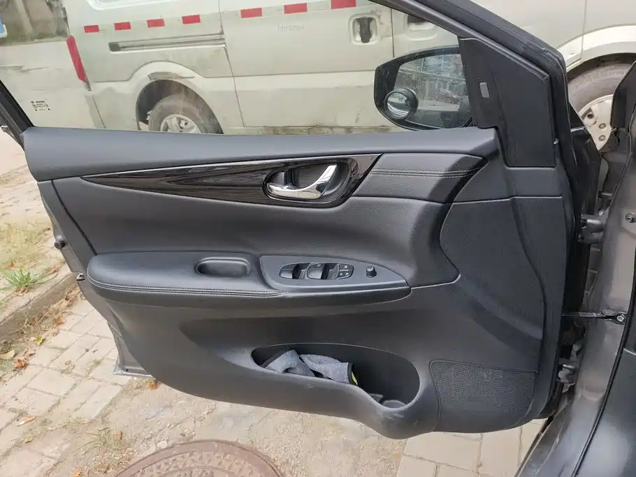 Nissan Tiida — миниатюра 7