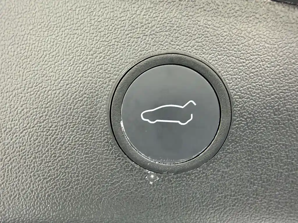 Tesla Model 3 — миниатюра 18