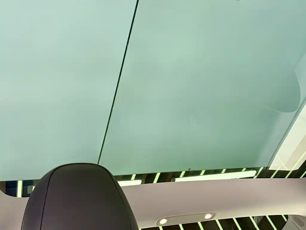 Tesla Model 3 — миниатюра 21