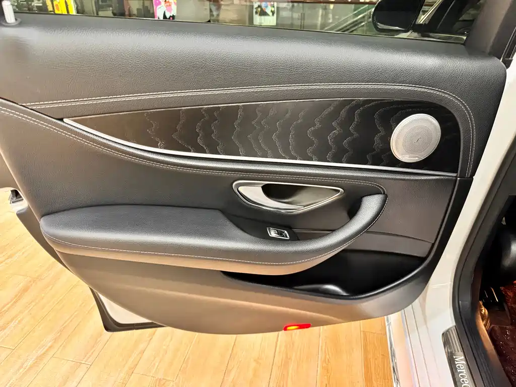 Mercedes-Benz E-Class — миниатюра 14