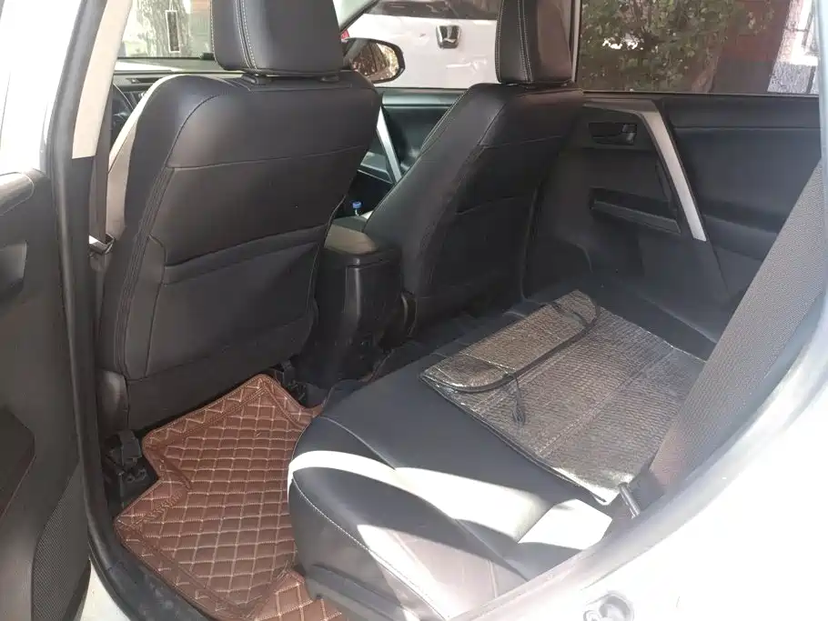 Toyota RAV4 — миниатюра 11