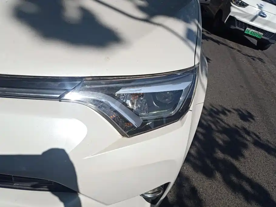 Toyota RAV4 — миниатюра 5