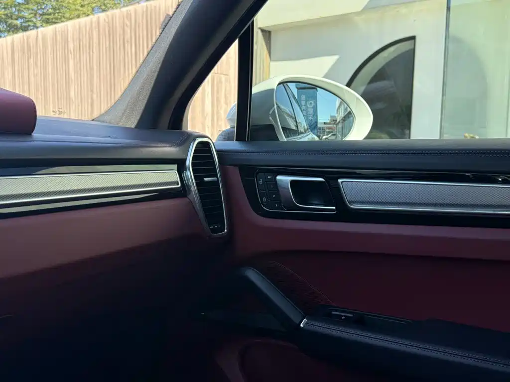 Porsche Cayenne Hybrid — миниатюра 12