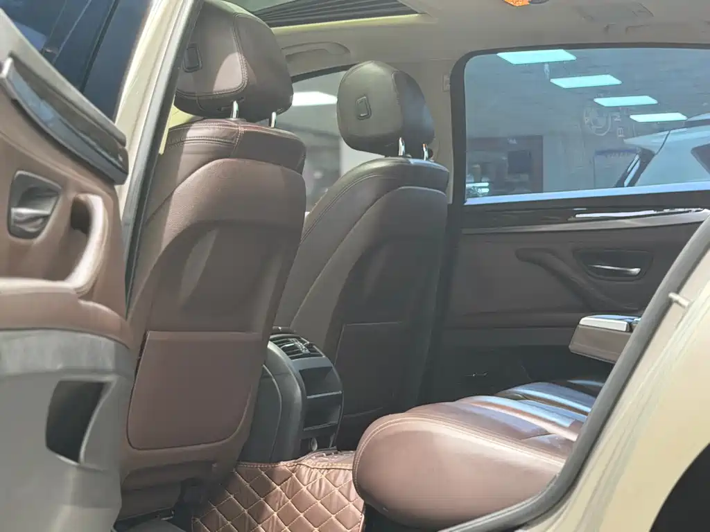 BMW 5 Series — миниатюра 8
