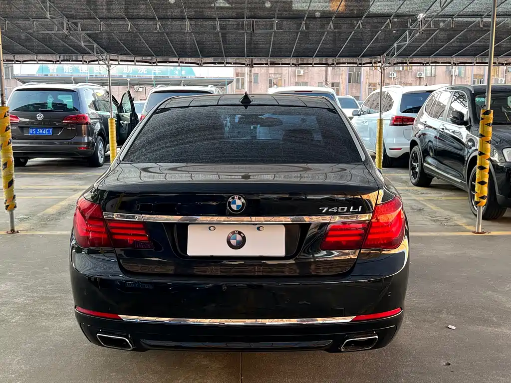 BMW 7 Series — миниатюра 6