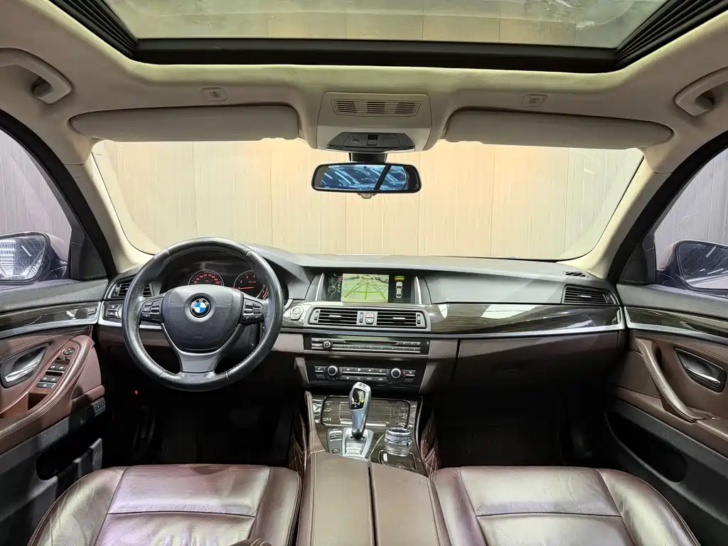 BMW 5 Series — миниатюра 7