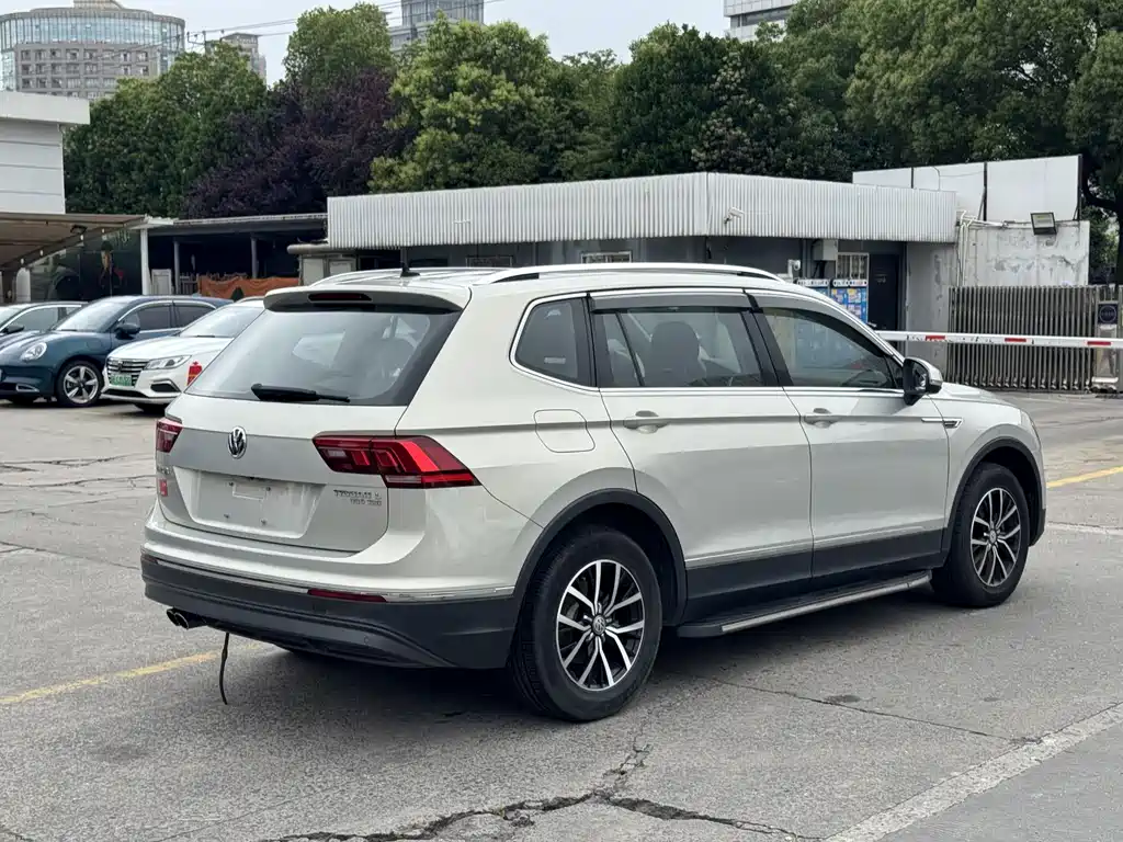 Volkswagen Tiguan L — миниатюра 11