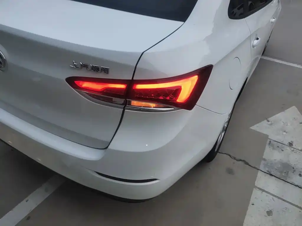 Buick Excelle — миниатюра 8