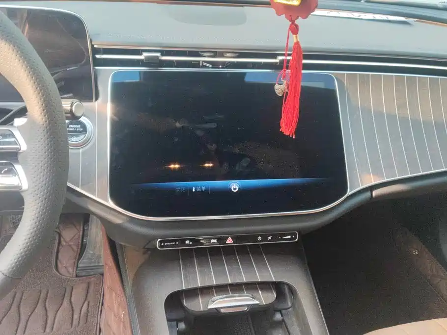 Mercedes-Benz E-Class — миниатюра 12