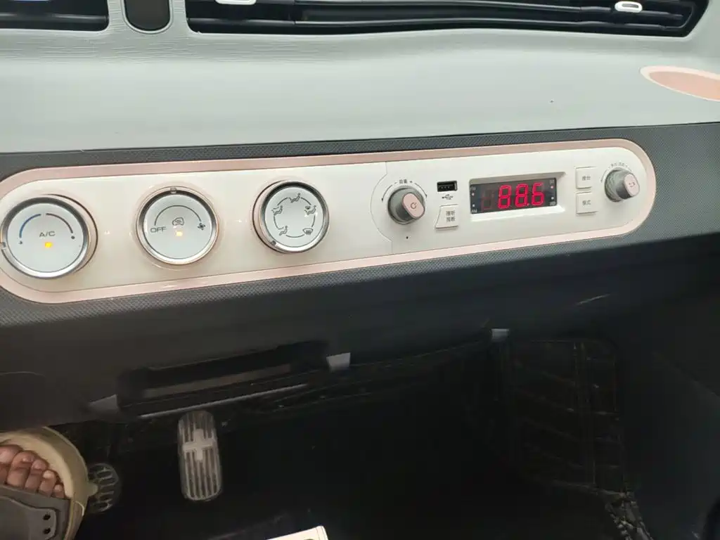 Wuling MINIEV — миниатюра 13