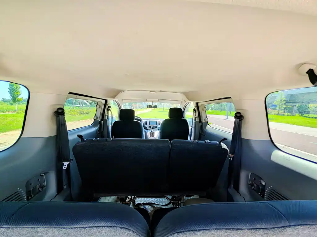 Nissan NV200 — миниатюра 8