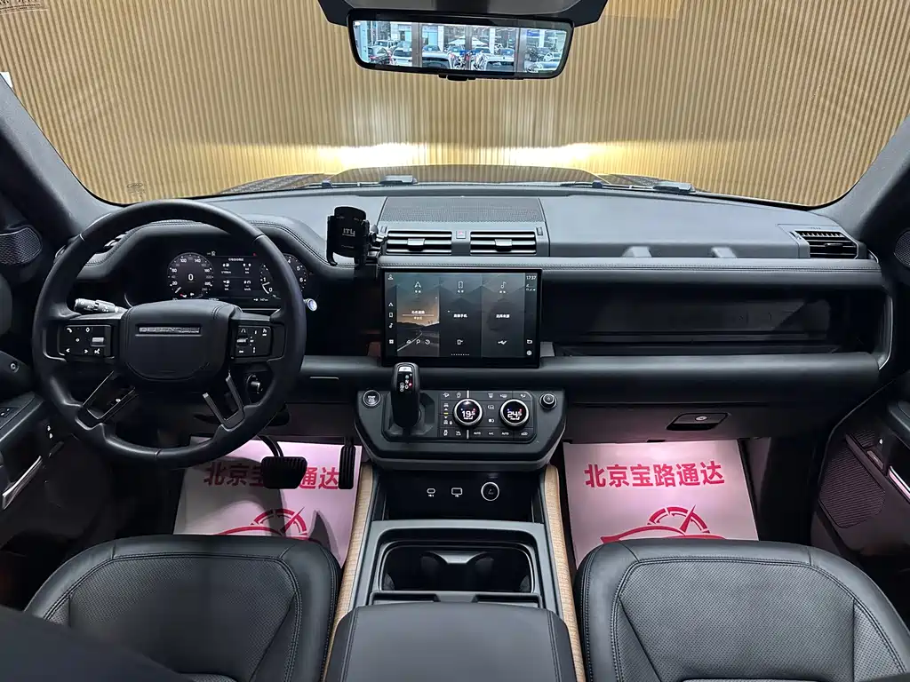 Land Rover Defender — миниатюра 10
