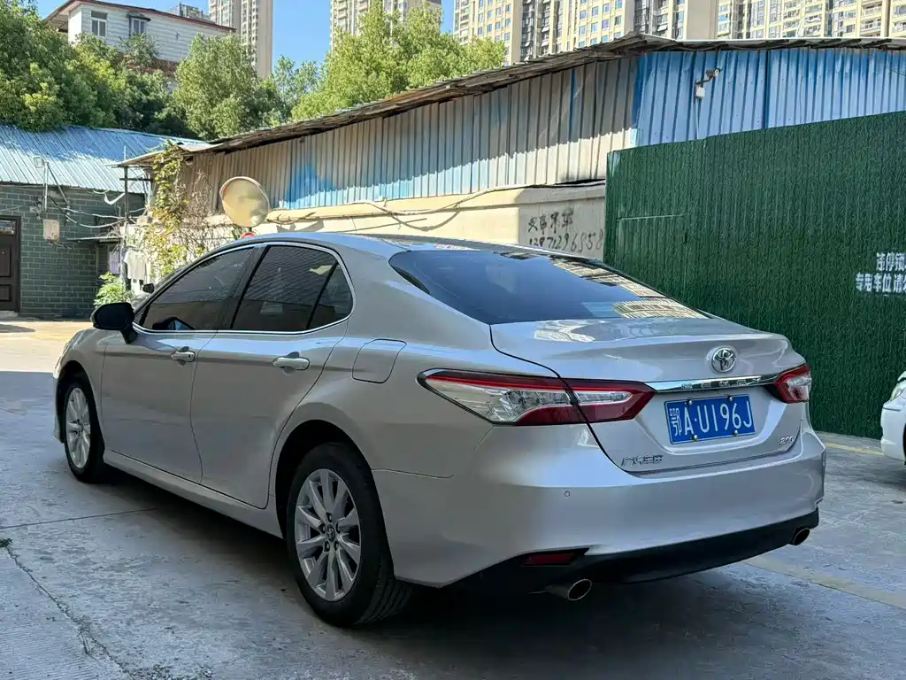 Toyota Camry — миниатюра 7