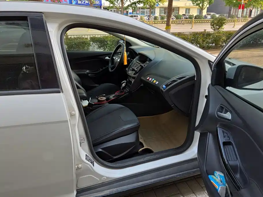 Ford Focus — миниатюра 8