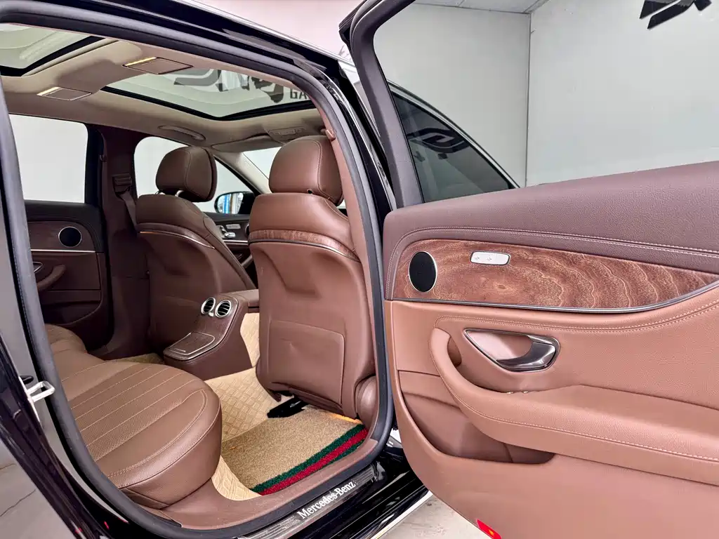 Mercedes-Benz E-Class — миниатюра 12