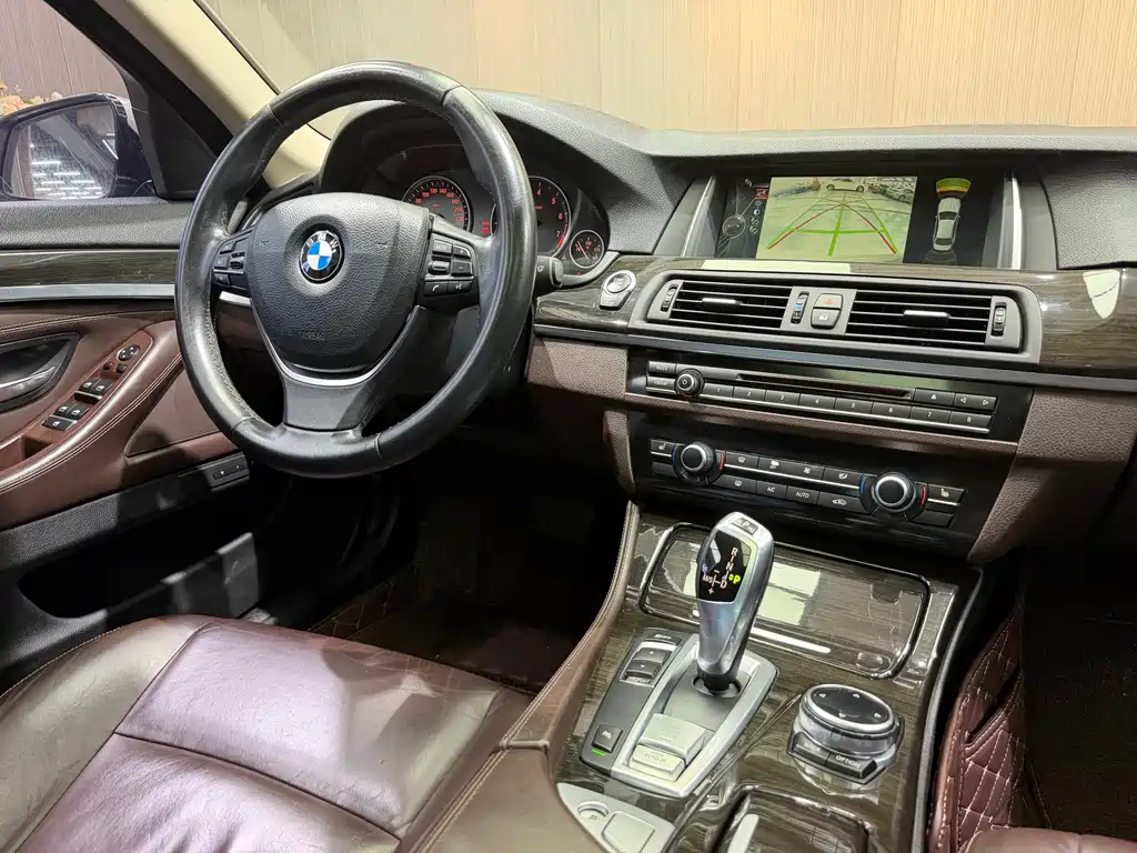 BMW 5 Series — миниатюра 4
