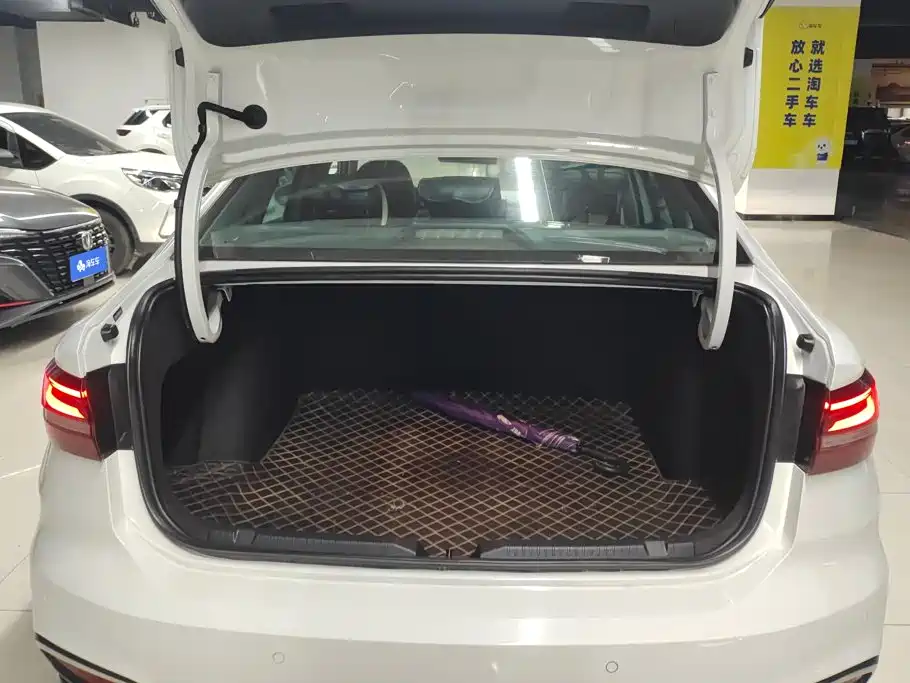 Volkswagen Lavida — миниатюра 4