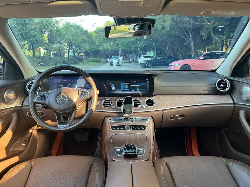 Mercedes-Benz E-Class — миниатюра 6