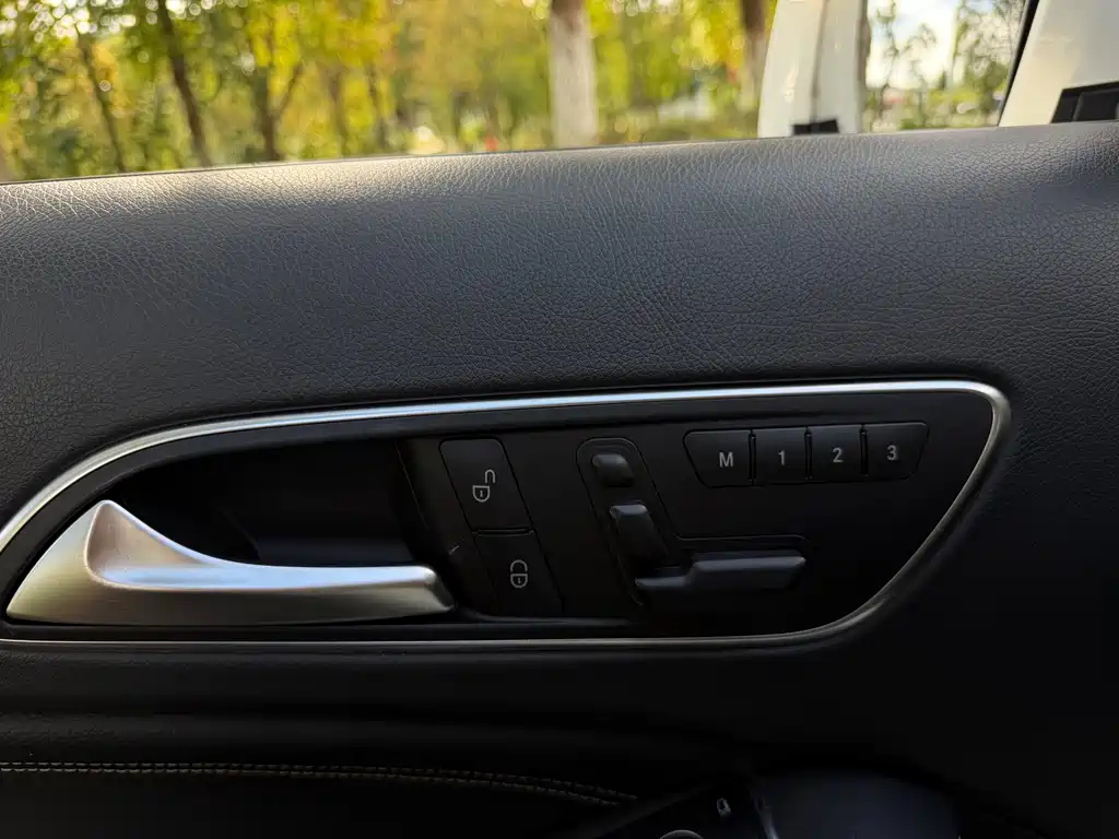 Mercedes-Benz GLA — миниатюра 8