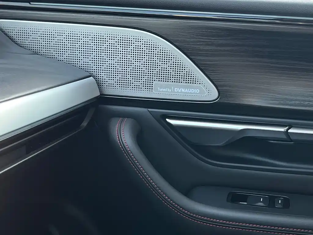 XPeng P7 — миниатюра 14