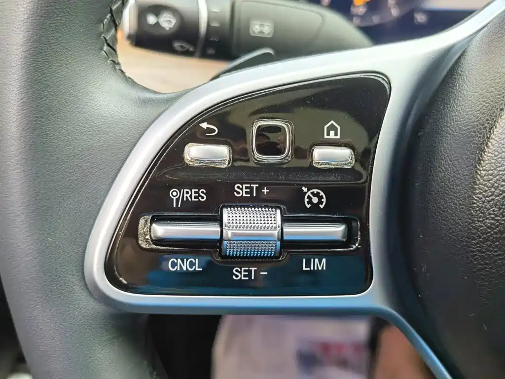 Mercedes-Benz E-Class — миниатюра 32