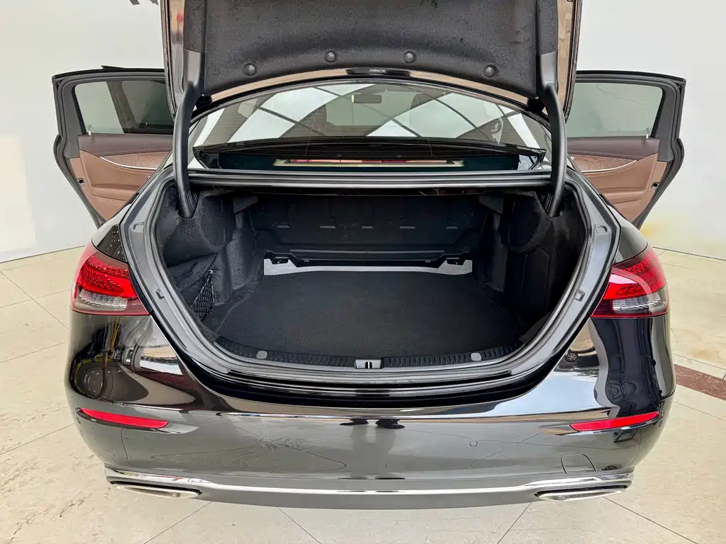 Mercedes-Benz E-Class — миниатюра 21