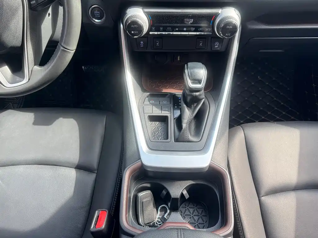 TOYOTA RAV4 RONGFANG