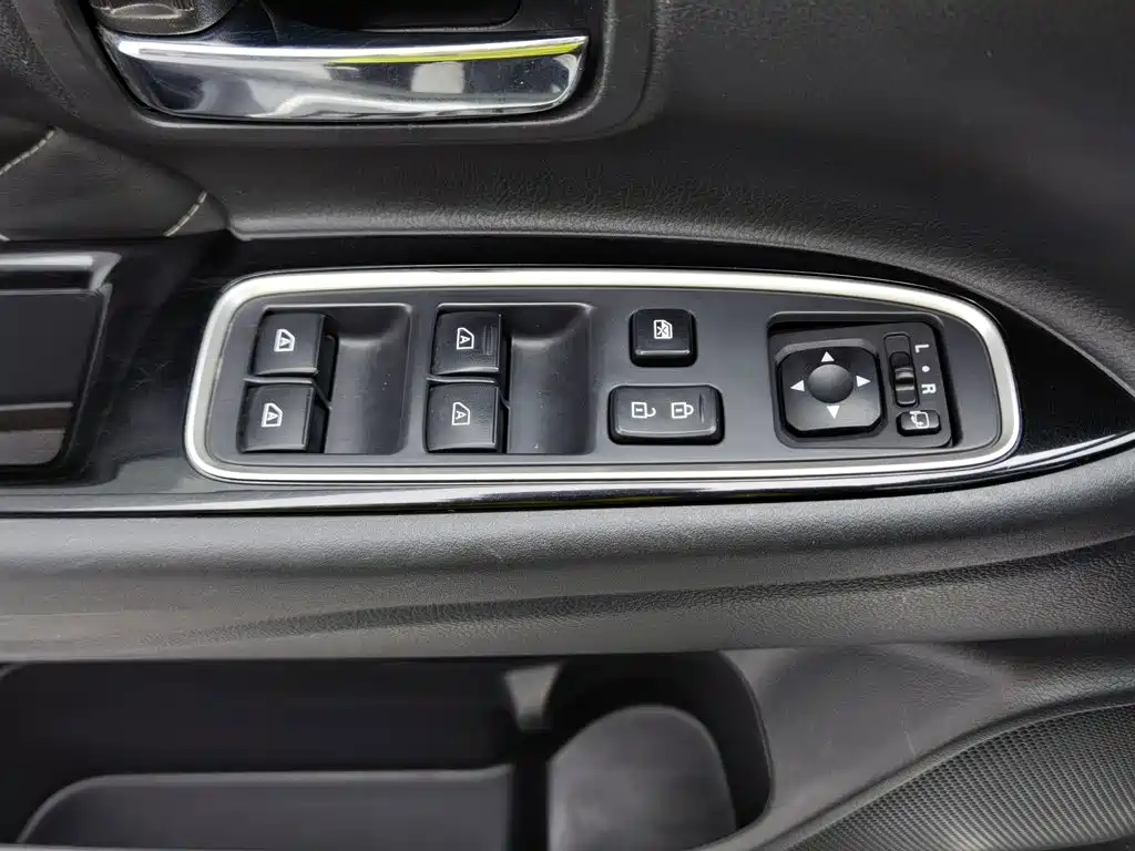 Mitsubishi Outlander — миниатюра 9