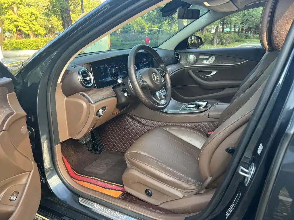 Mercedes-Benz E-Class — миниатюра 11