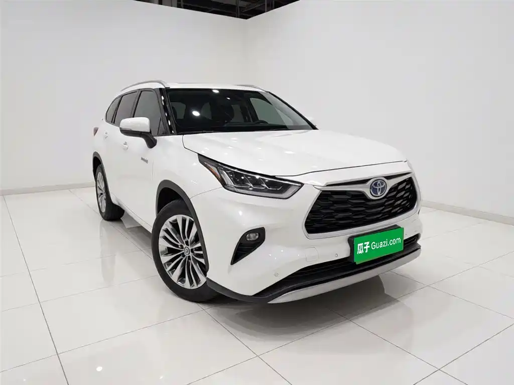 Toyota Highlander 2023 2.5L Luxury 7 мест
