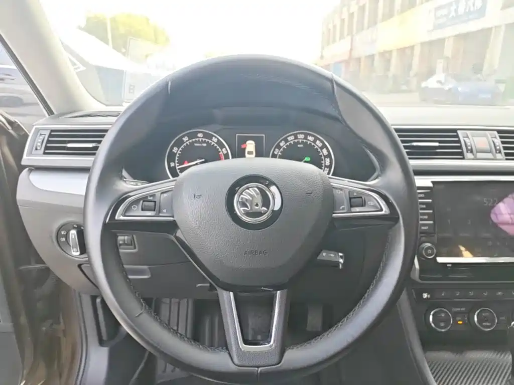 Skoda Superb — миниатюра 11