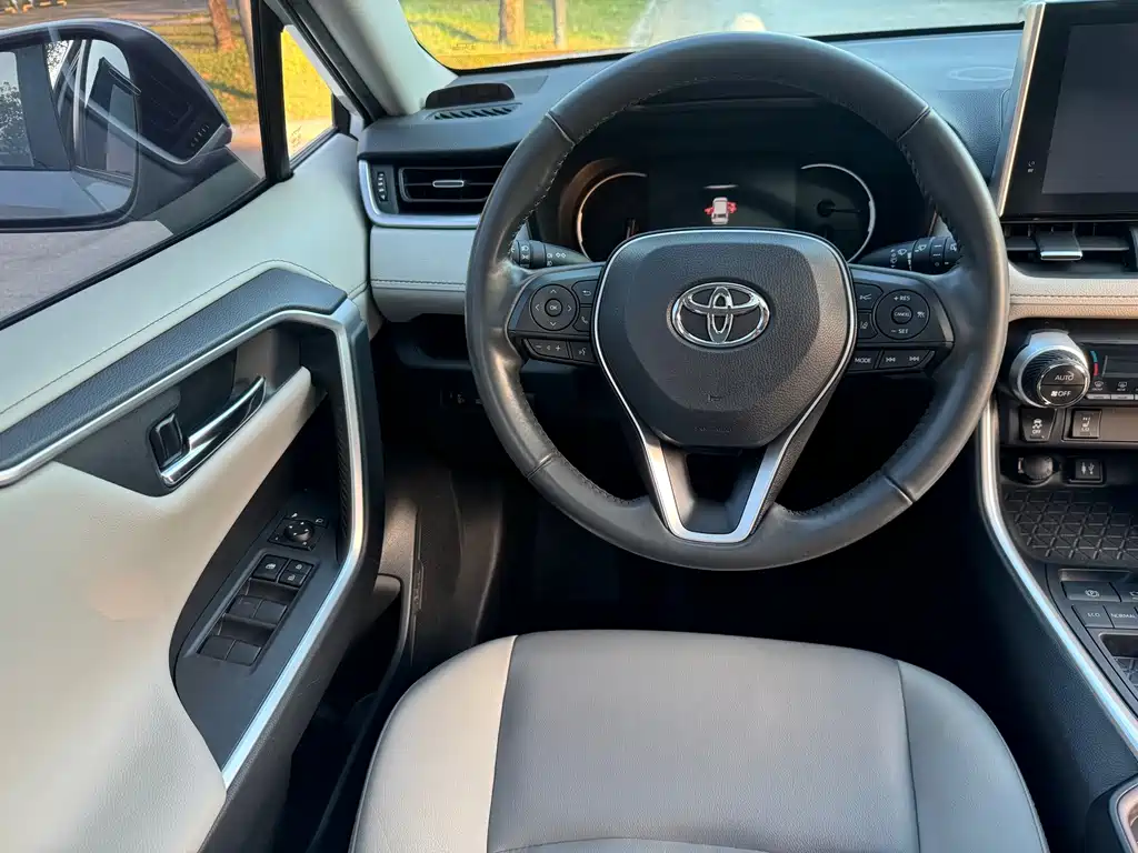 Toyota RAV4 — миниатюра 11