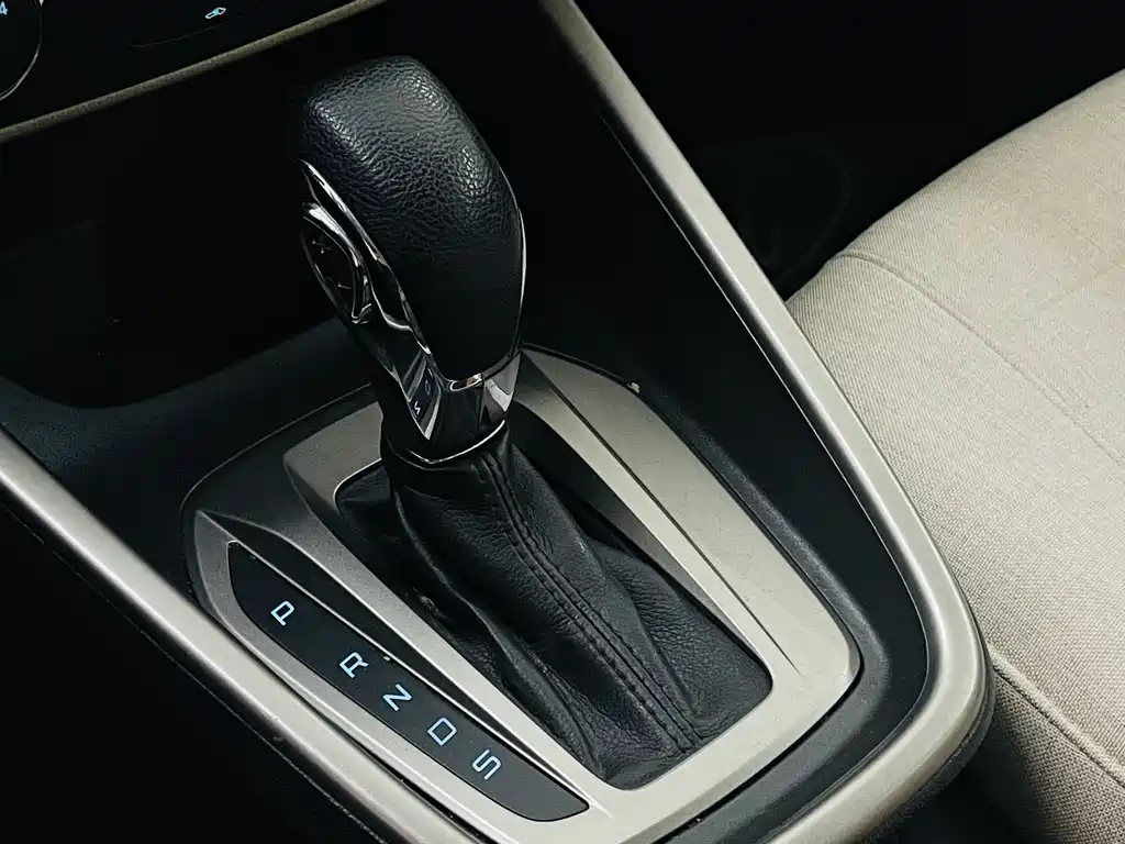Ford Escort 2015 1.5L AT Comfort