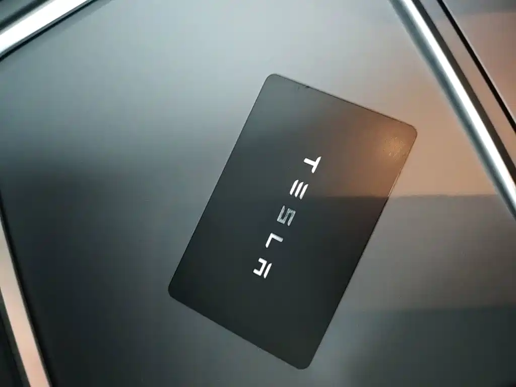 Tesla Model 3 — миниатюра 9