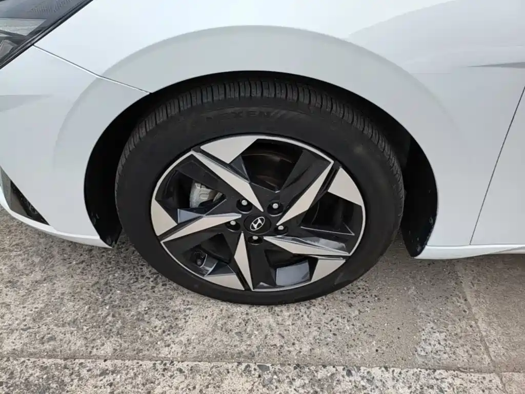 Hyundai Elantra — миниатюра 23