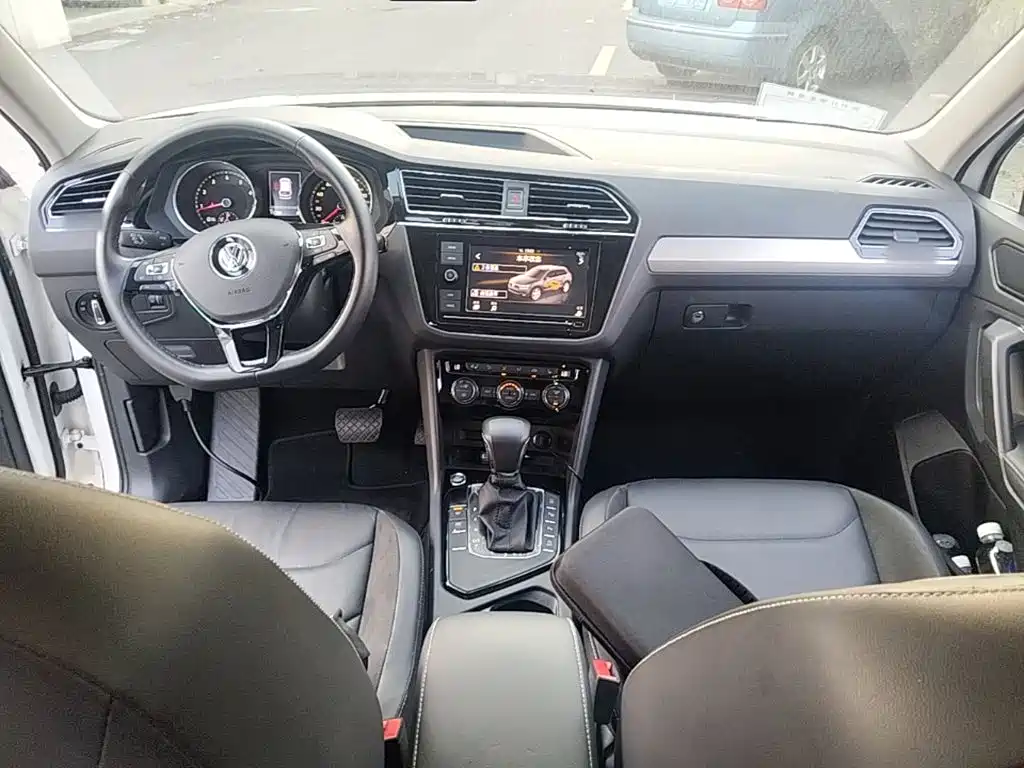 Volkswagen Tiguan L — миниатюра 10
