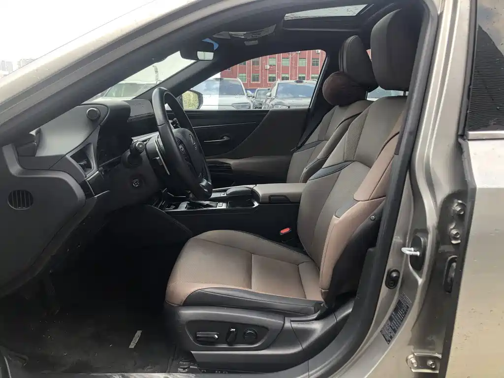 Lexus ES — миниатюра 9