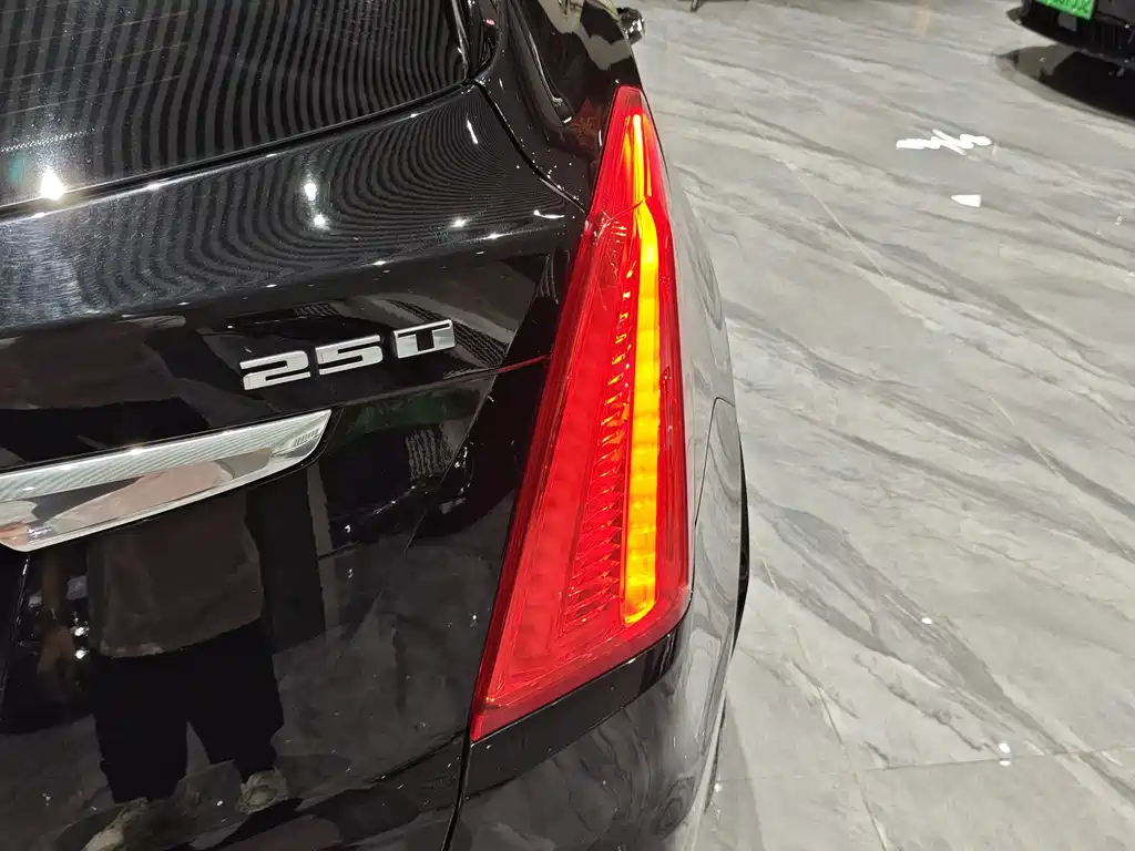 Cadillac XT5 — миниатюра 11