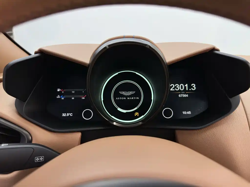 Aston Martin V8 Vantage — миниатюра 20