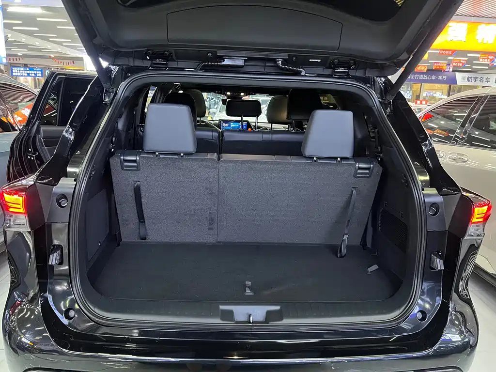 Toyota Crown Kluger — миниатюра 19