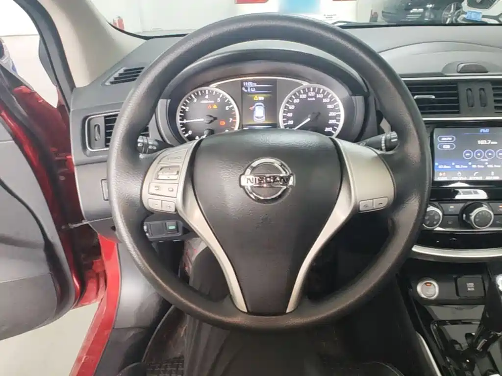 Nissan Tiida — миниатюра 11