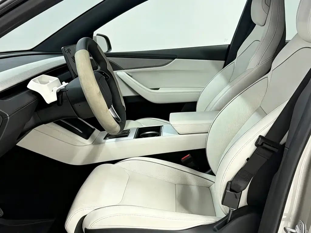 Tesla Model Y L — миниатюра 8