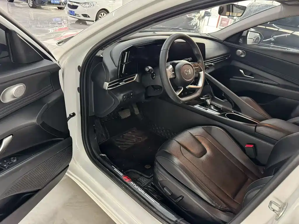 Hyundai Elantra — миниатюра 7