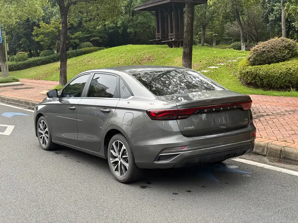 Geely Emgrand — миниатюра 9