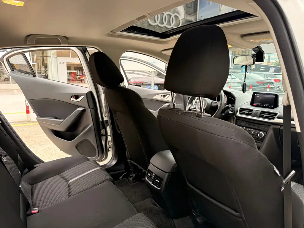 Mazda 3 Axela — миниатюра 11