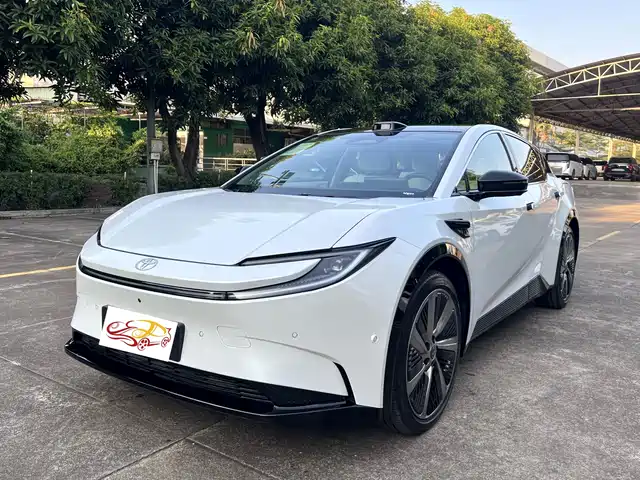 TOYOTA BZ5 2025