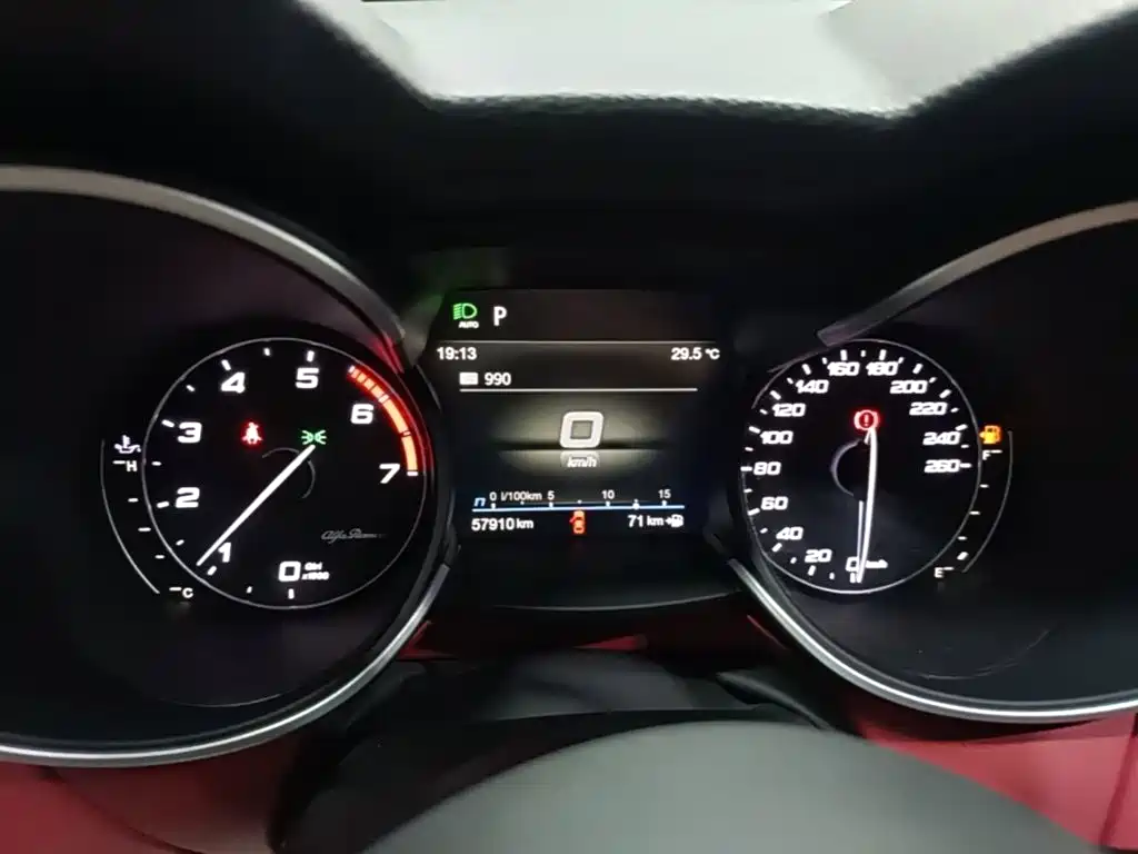 Alfa Romeo Stelvio — миниатюра 12