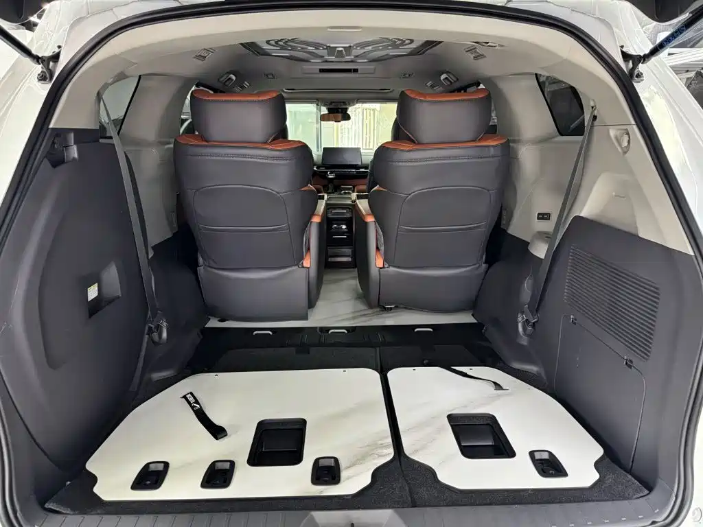 Toyota Sienna — миниатюра 24