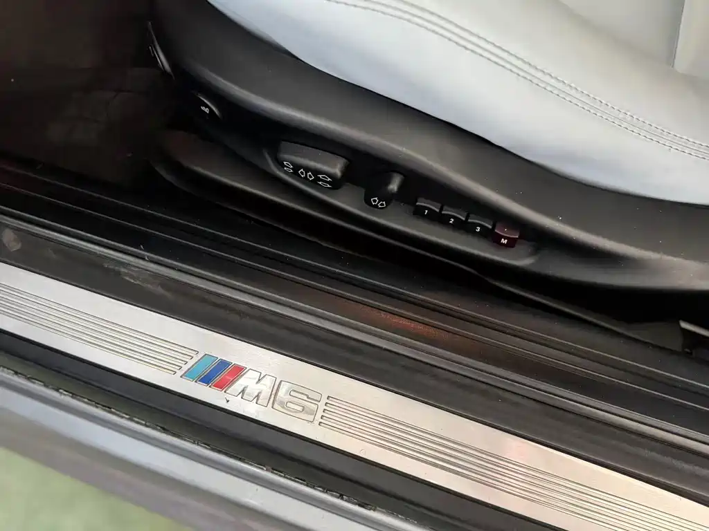 BMW M6 — миниатюра 11